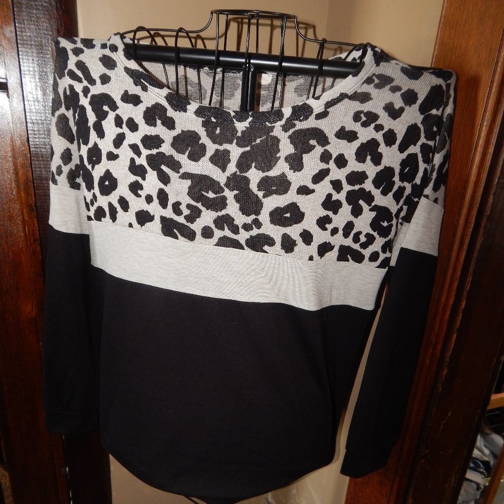 Ladies BIBI Pullover Shirt - Top - Blouse   Size Large   Long Sleeve